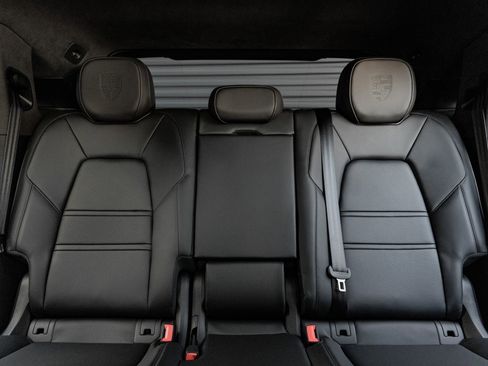 New 2025 Porsche Cayenne Turbo image 35