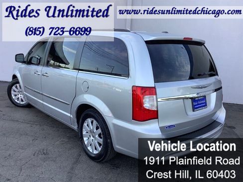 Used 2012 Chrysler Town & Country Touring-L w/ Entertainment Group #2 image 4
