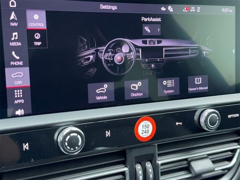 Used 2025 Porsche Macan w/ Premium Package Plus image 26