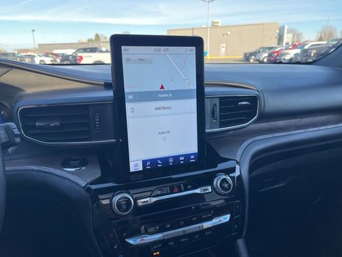 Used 2022 Ford Explorer Platinum w/ Technology Package image 19