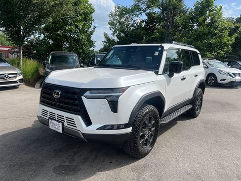 Used 2024 Lexus GX 550 AWD/4WD image 3
