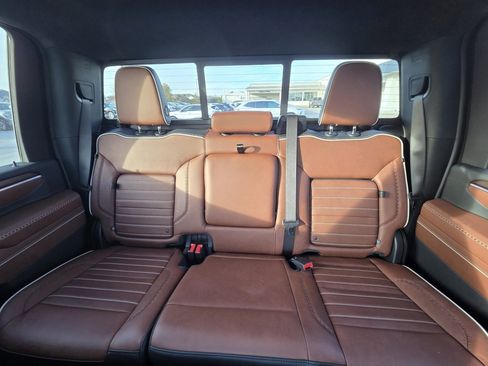 Used 2025 GMC Sierra 2500 Denali Ultimate image 29