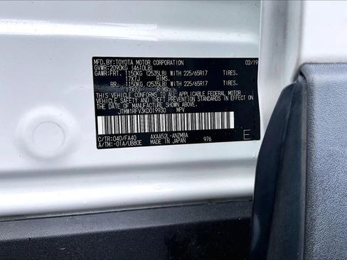 Used 2019 Toyota RAV4 XLE w/ Convenience Package FWD image 3