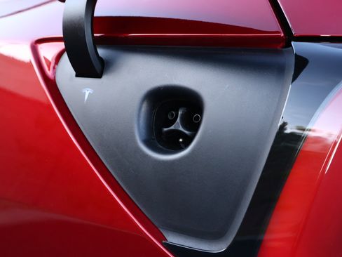 Used 2024 Tesla Model Y Long Range image 24