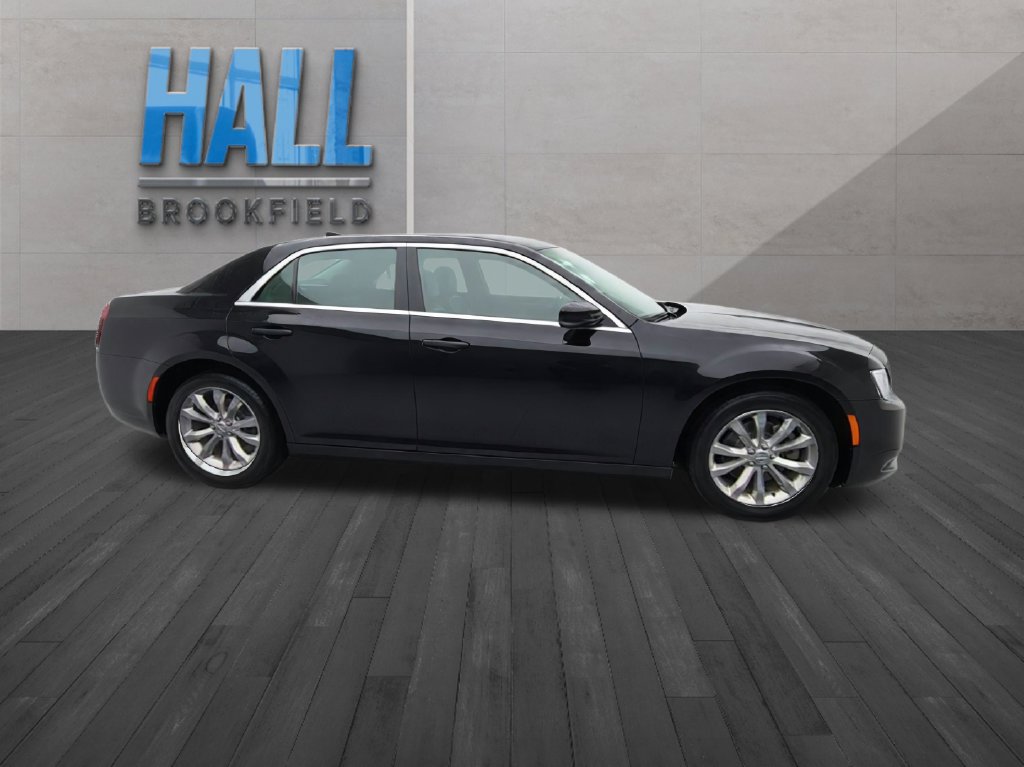 Used 2019 Chrysler 300 Touring L w/ Quick Order Package 22F AWD/4WD image 7