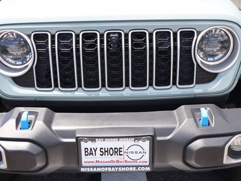 Used 2024 Jeep Wrangler Unlimited Sahara w/ Technology Group AWD/4WD image 17