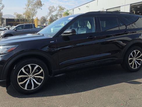 Used 2025 Ford Explorer ST-Line AWD/4WD image 3