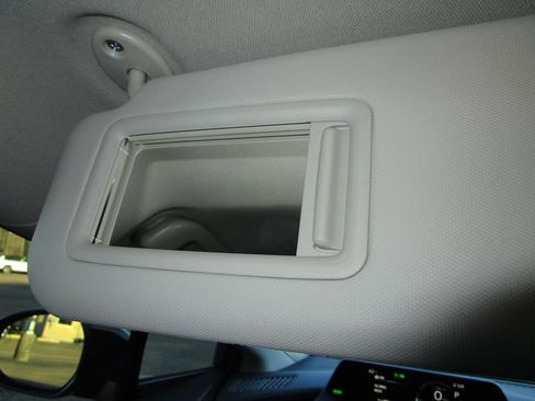 Used 2026 Toyota Prius Plug-In Hybrid image 30