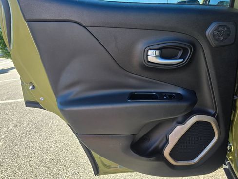 Used 2015 Jeep Renegade Limited w/ Advanced Technology Group AWD/4WD image 16