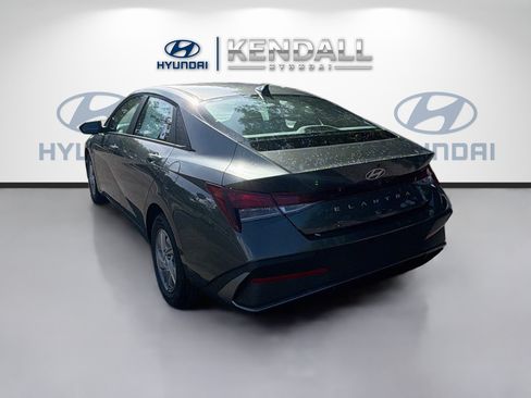 New 2026 Hyundai Elantra SE FWD image 4