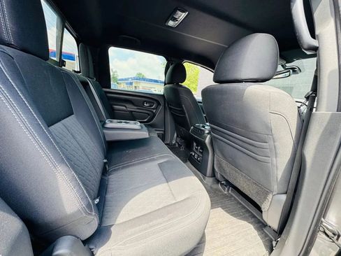 Used 2019 Nissan Titan SV w/ SV Convenience Package image 17