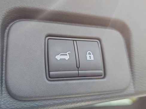 Used 2025 Nissan Rogue SL AWD/4WD image 31