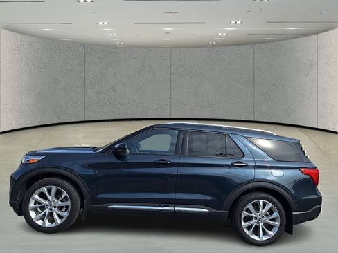Used 2022 Ford Explorer Platinum w/ Equipment Group 601A RWD image 2