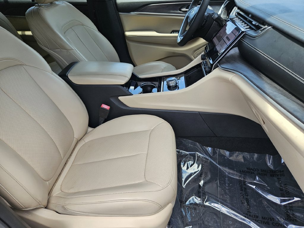 Used 2023 Jeep Grand Cherokee L Limited w/ Luxury Tech Group II RWD image 14