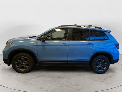 Used 2024 Honda Passport TrailSport image 2