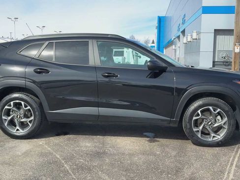 Certified 2024 Chevrolet Trax LT w/ Driver Confidence Package image 9