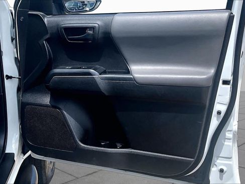 Used 2022 Toyota Tacoma SR RWD image 20