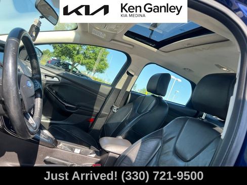 Used 2017 Ford Focus Titanium FWD image 11