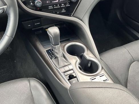 Used 2022 Toyota Camry XLE w/ Navigation Upgrade Package image 14