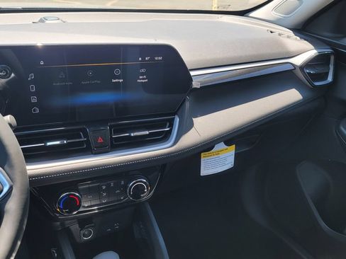 New 2026 Chevrolet TrailBlazer LT w/ LT Cold Weather Package FWD image 21