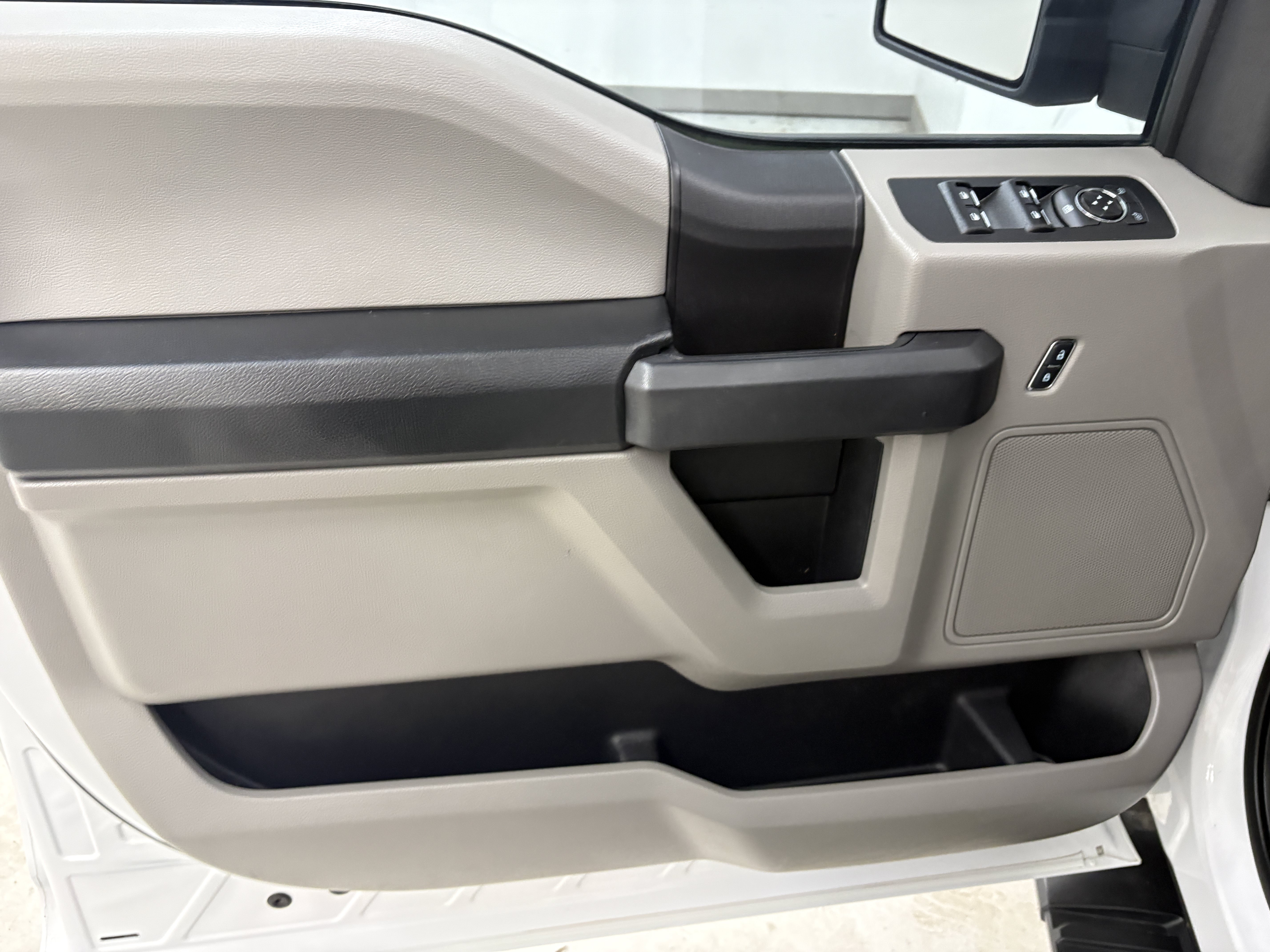 Used 2016 Ford F150 XL w/ Equipment Group 101A Mid AWD/4WD image 23