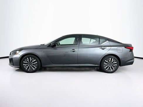 Used 2025 Nissan Altima 2.5 SV FWD image 4