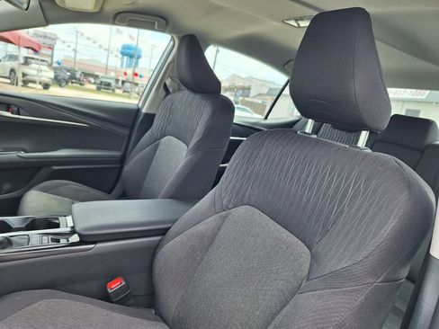 Used 2025 Toyota Camry LE image 11