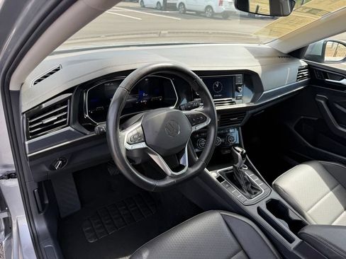 Used 2024 Volkswagen Jetta SE FWD image 13