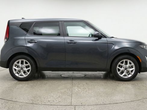 Used 2025 Kia Soul LX w/ LX Technology Package FWD image 11