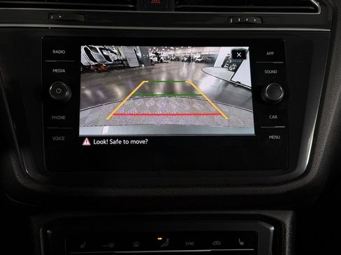Used 2022 Volkswagen Tiguan SE image 18