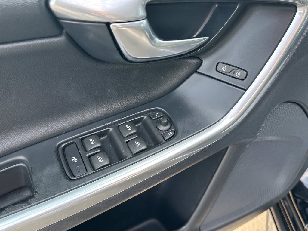 Used 2017 Volvo V60 T5 Premier FWD image 13