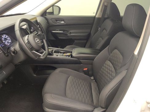 Used 2022 Nissan Pathfinder SV FWD image 17