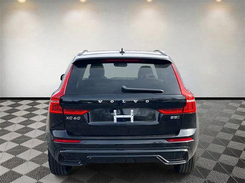 Used 2024 Volvo XC60 B5 Plus image 4