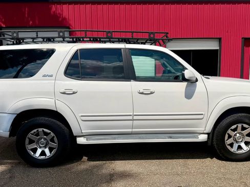 Used 2006 Toyota Sequoia SR5 AWD/4WD image 2