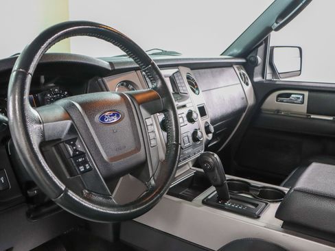 Used 2017 Ford Expedition XLT image 24