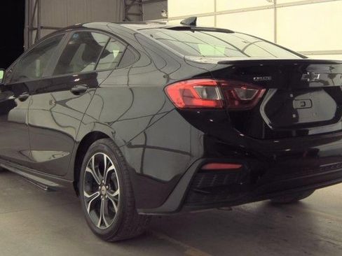 Used 2019 Chevrolet Cruze LT w/ RS Package image 4