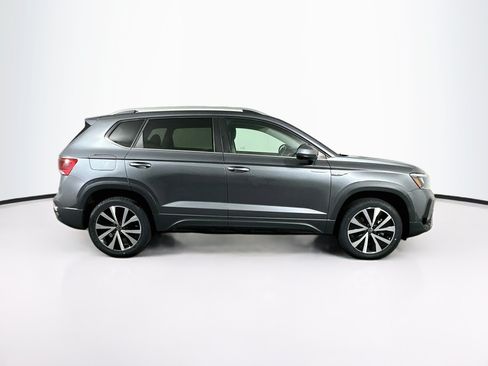 Used 2024 Volkswagen Taos SE FWD image 10