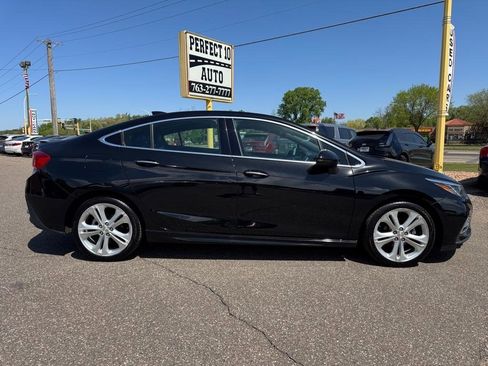Used 2017 Chevrolet Cruze Premier FWD image 3