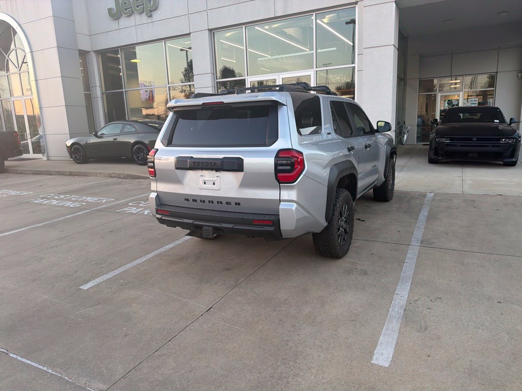 Used 2025 Toyota 4Runner SR5 AWD/4WD image 17