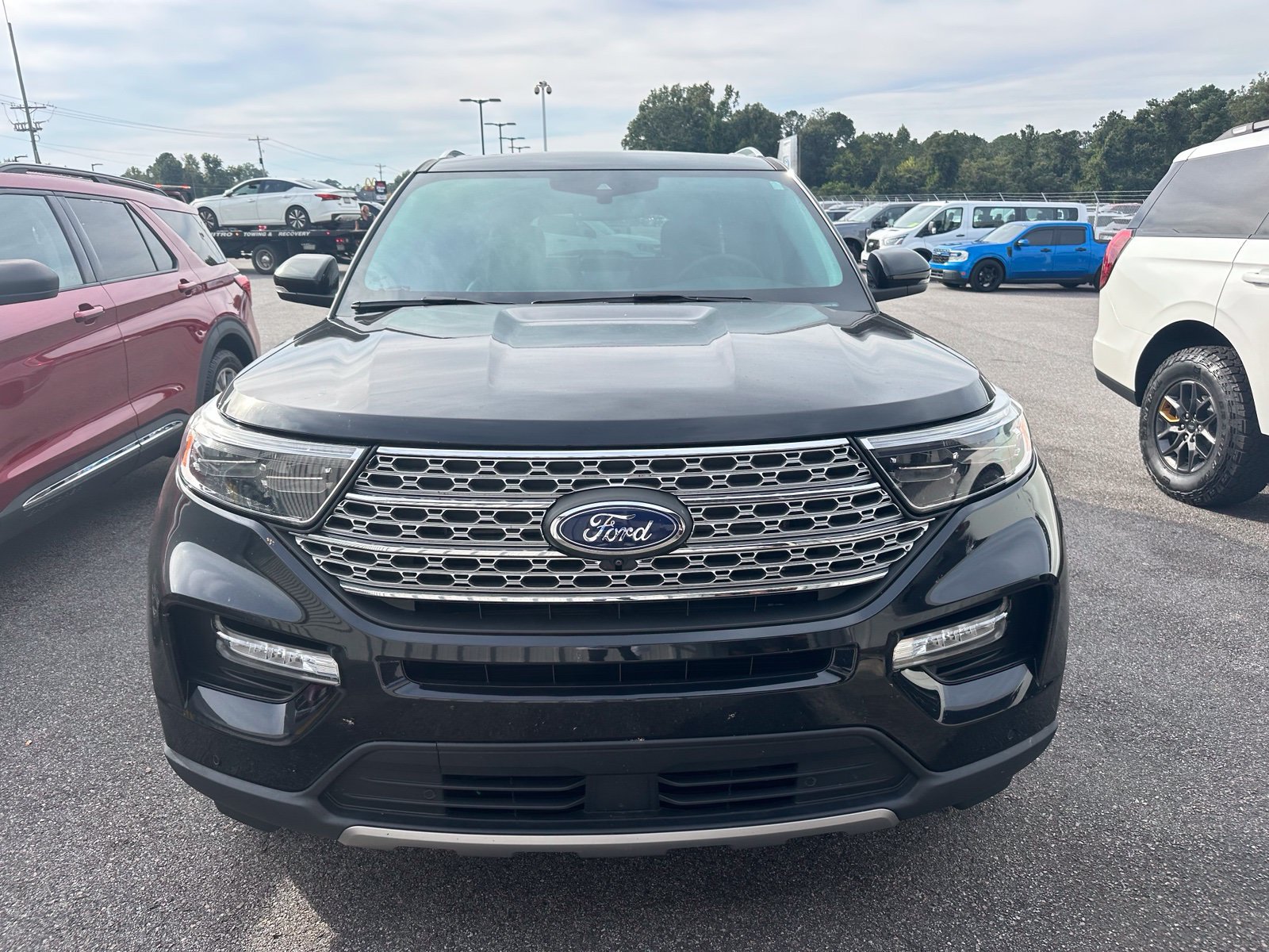 Used 2024 Ford Explorer Limited w/ Limited Technology Package RWD image 2