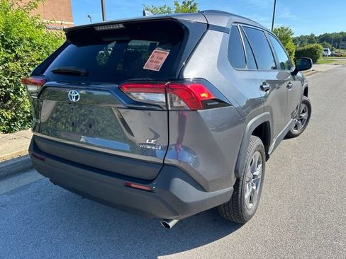 Used 2022 Toyota RAV4 LE AWD/4WD image 3