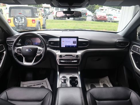 Used 2022 Ford Explorer XLT w/ Equipment Group 202A AWD/4WD image 55