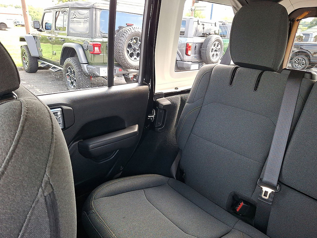 Used 2024 Jeep Wrangler Unlimited w/ Convenience Group AWD/4WD image 12