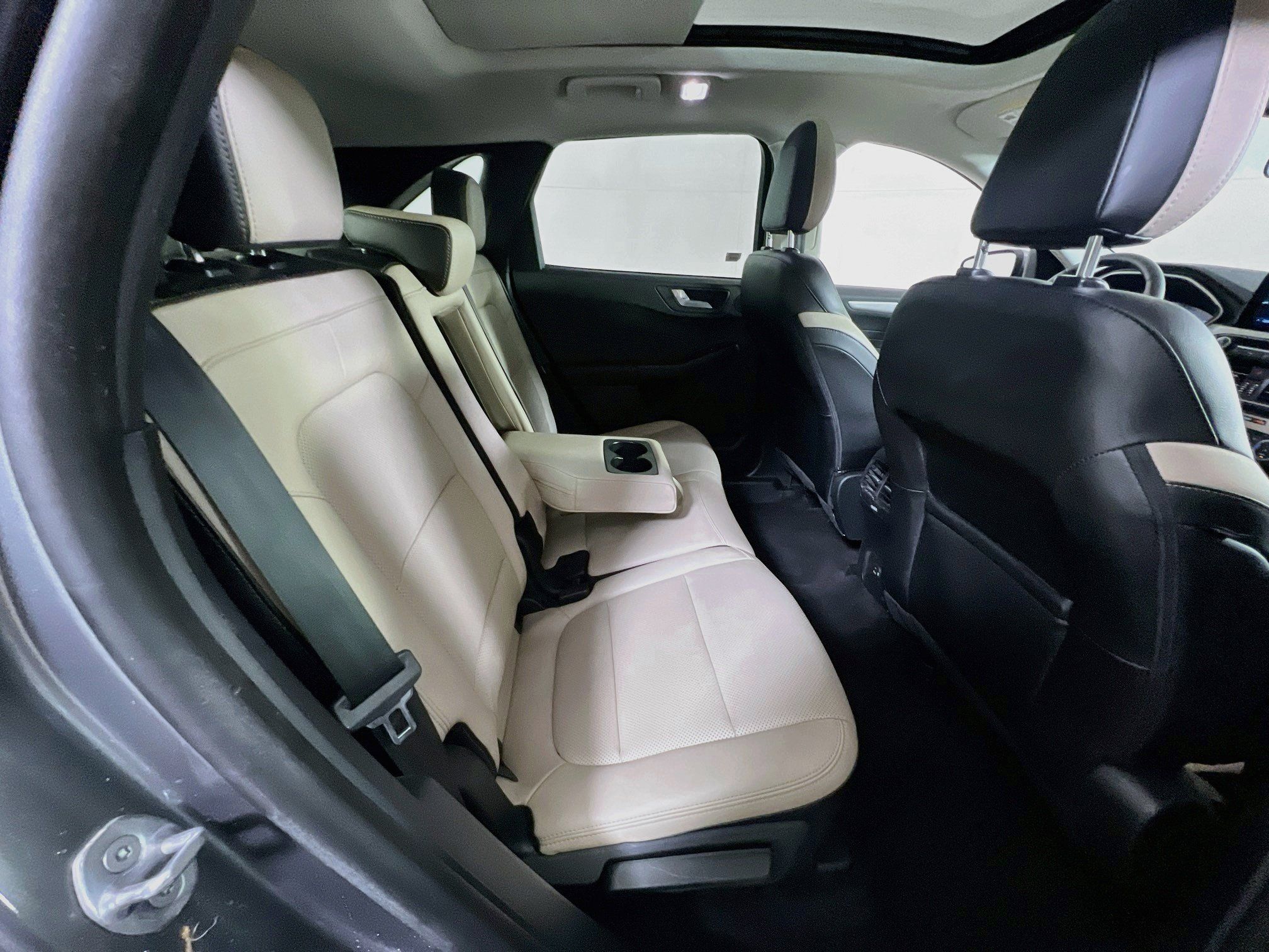 Used 2022 Ford Escape SEL w/ Technology Package FWD image 27