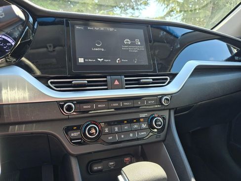 Certified 2021 Kia Niro LX FWD image 18