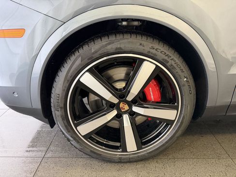 New 2026 Porsche Cayenne S image 10