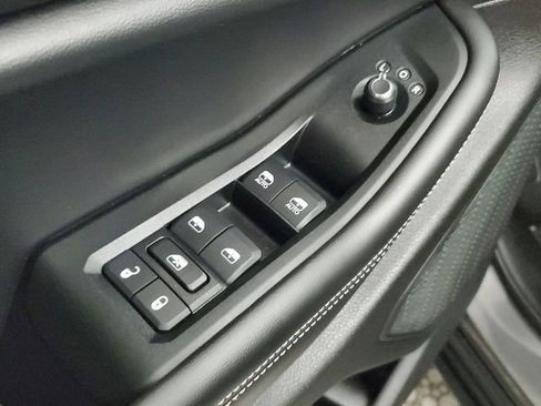 Used 2025 Jeep Grand Cherokee Altitude image 21