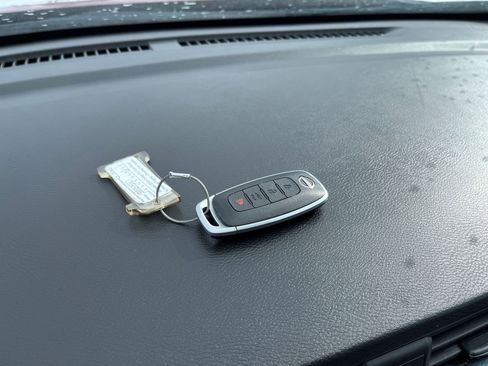 Used 2025 Nissan Versa SV image 20