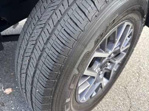 Used 2024 Jeep Wrangler Sahara image 8