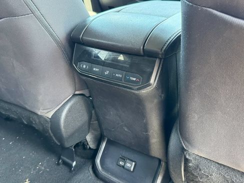 Used 2023 Toyota Highlander LE AWD/4WD image 21